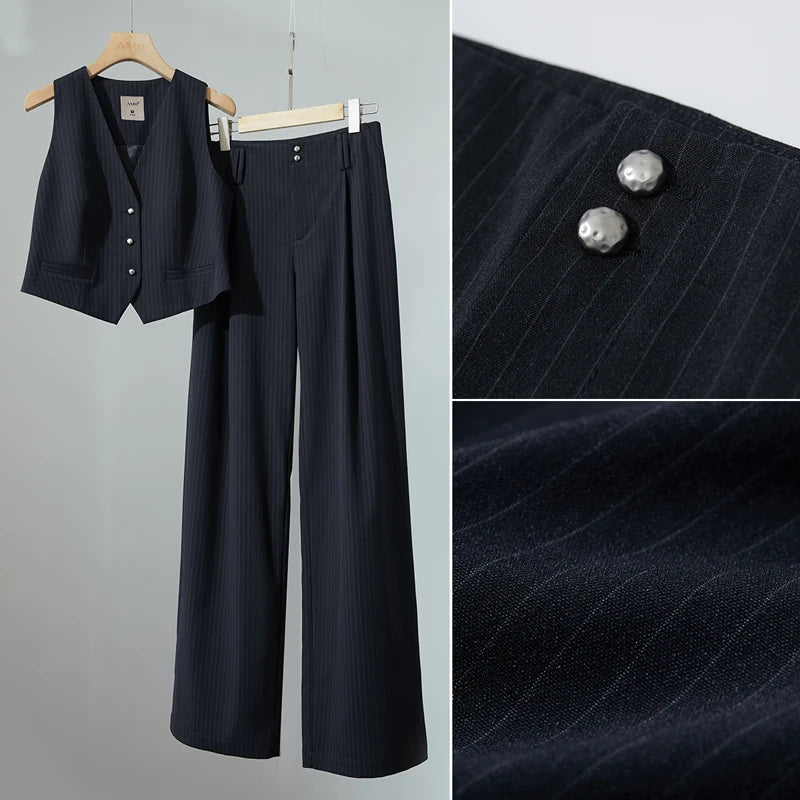 AMII Commuter Style Striped Vest Suit